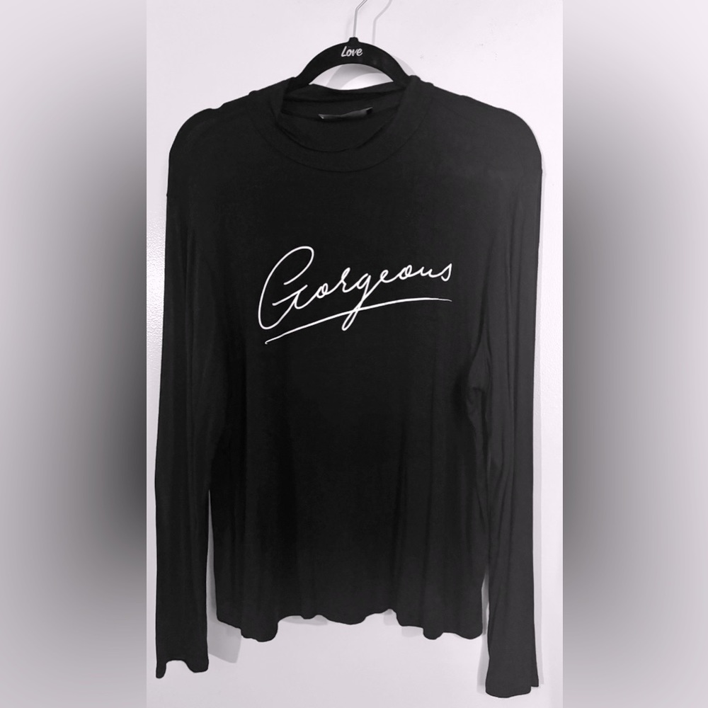 Gently used fashion to figure Size 1 top. Gorgeous aren’t we all.
